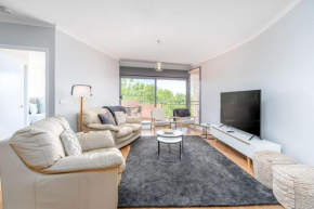 Modern and Homely 2BR Burke Crescent Apartment